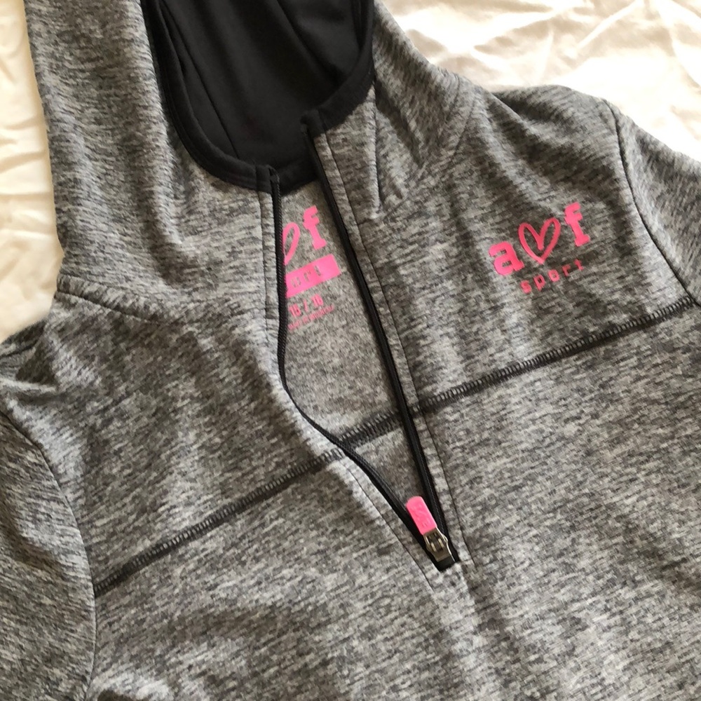 Sportswear - Picture 2 of 5